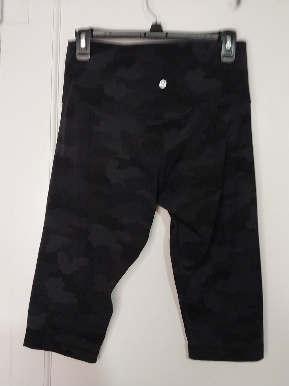 LULULEMON Women's Leggins Black Camo Capri Leggings - Picture 3 of 8